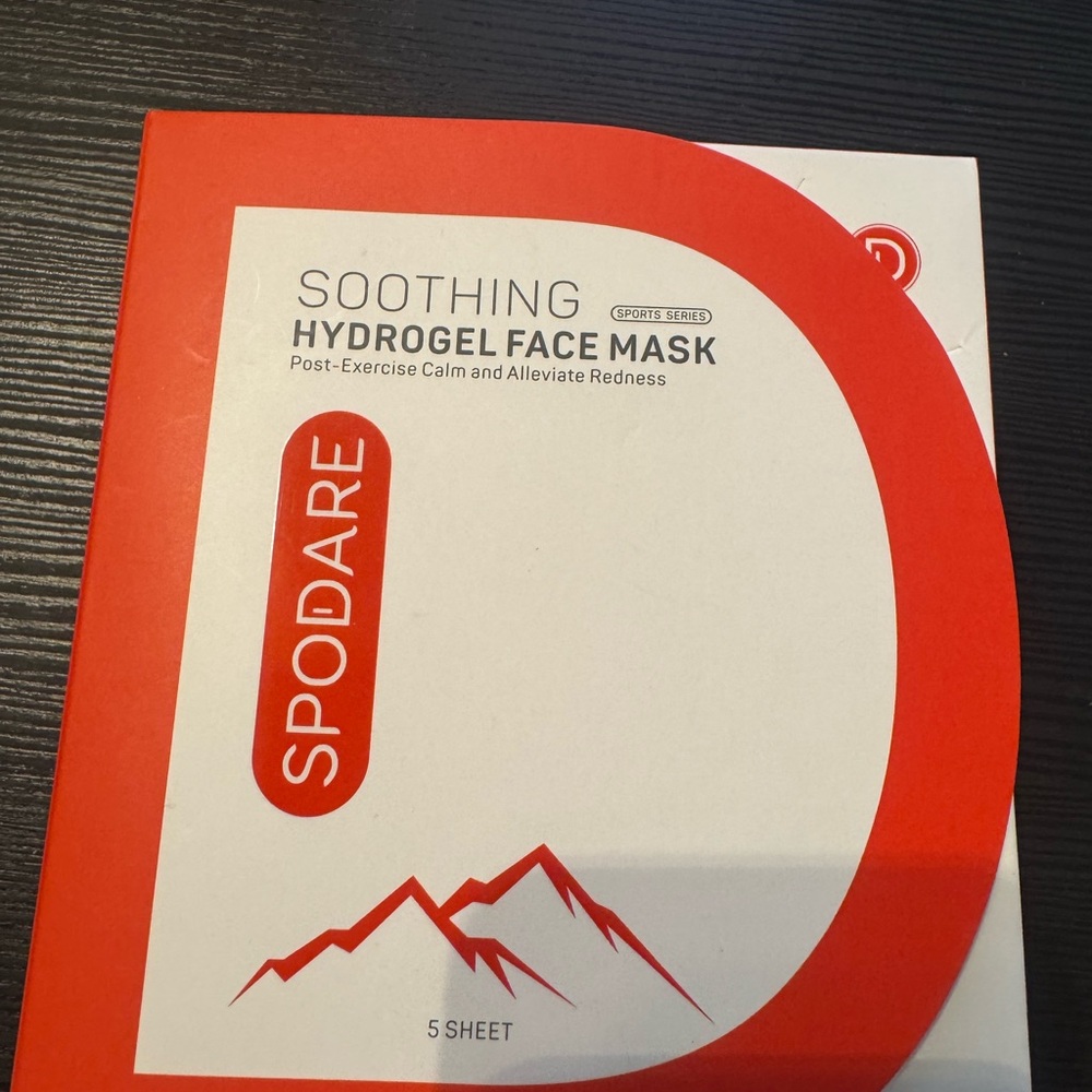 Soothing Hydrogel Face Mask - Red